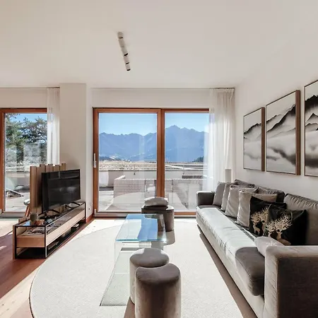 Alpine By Quokka 360 - Stylish With Terrace And Stunning Mountain Views