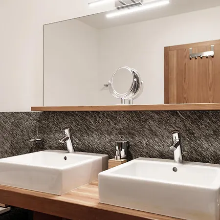 Alpine By Quokka 360 - Stylish With Terrace And Stunning Mountain Views